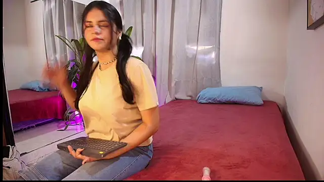 Snapshot of Kim_lowel chatting on June 27, 2026, 7:52 pm Kim lowel online show from June 27, 2026, 7:52 pm