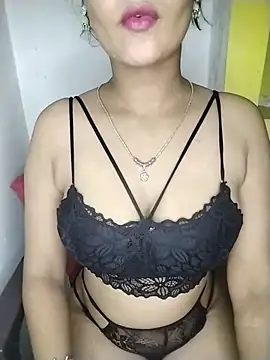 Snapshot of nikita-cam chatting on July 16, 2026, 4:24 pm nikita-cam online show from July 16, 2026, 4:24 pm