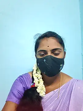 Snapshot of Megavarthinii chatting on July 1, 2026, 2:07 pm Megavarthinii online show from July 1, 2026, 2:07 pm