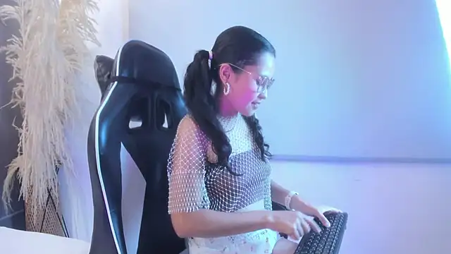 coco hirunkitty online show from June 29, 2026, 12:16 pm
