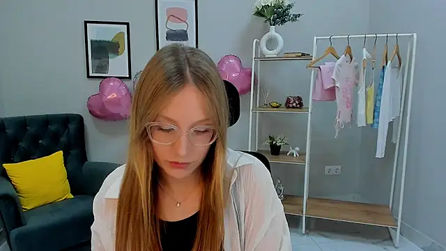 Snapshot of Elizabeth_Hunt chatting on June 26, 2026, 10:52 am Elizabeth Hunt online show from June 26, 2026, 10:52 am