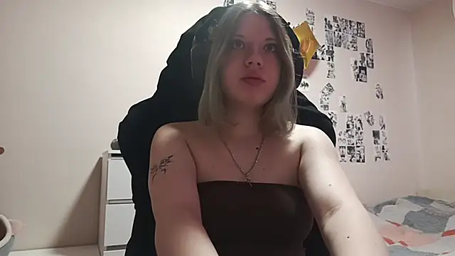 ViolettaCatechini online show from June 27, 2026, 9:47 am