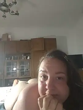 Hungarian plus size girl online show from June 25, 2026, 10:36 pm