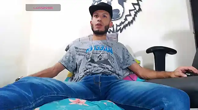 Snapshot of WOLFMONSTERDICK chatting on March 5, 2025, 3:51 pm WOLFMONSTERDICK online show from March 5, 2025, 3:51 pm