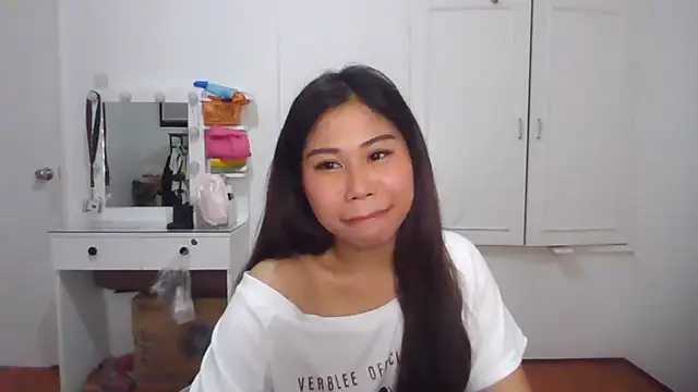 CathleenLaurole online show from June 30, 2026, 5:52 am