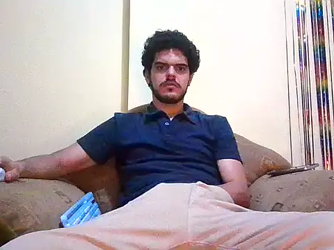Snapshot of Hectorssuarez chatting on July 13, 2026, 12:35 am Hectorssuarez online show from July 13, 2026, 12:35 am