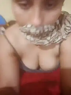 Gayatrthakur00000 online show from June 30, 2026, 3:02 pm
