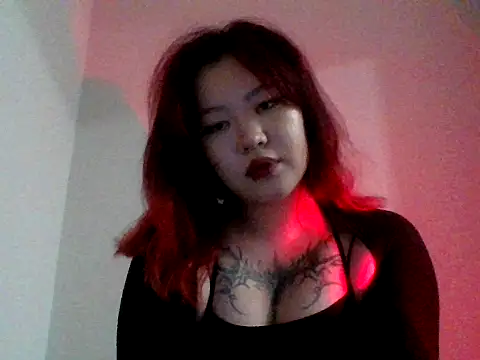 Snapshot of KiraDrip_ chatting on July 10, 2026, 8:44 pm KiraDrip online show from July 10, 2026, 8:44 pm