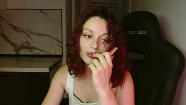Snapshot of Mia_Luiza chatting on July 9, 2026, 10:36 pm Mia Luiza online show from July 9, 2026, 10:36 pm