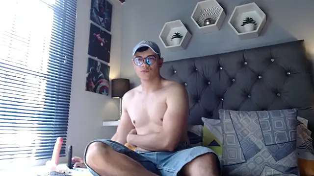 Snapshot of andy_estevez chatting on July 6, 2026, 8:33 pm andy estevez online show from July 6, 2026, 8:33 pm
