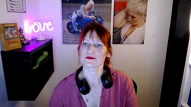 GileraBabe online show from July 21, 2026, 6:54 pm