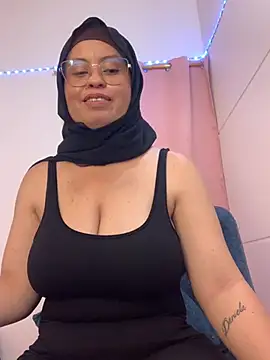 Snapshot of Amira-sult chatting on July 19, 2026, 11:08 pm Amira-sult online show from July 19, 2026, 11:08 pm