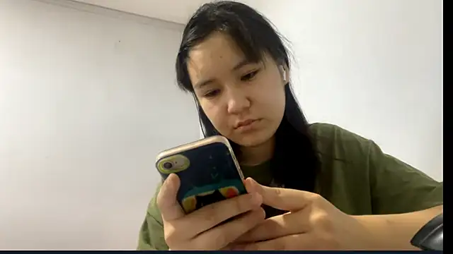 Snapshot of KaseyLeak chatting on July 9, 2026, 10:30 am KaseyLeak online show from July 9, 2026, 10:30 am