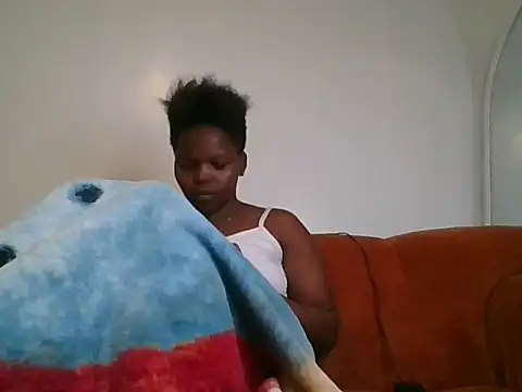 Snapshot of petite_shakes chatting on July 8, 2026, 10:03 pm petite shakes online show from July 8, 2026, 10:03 pm