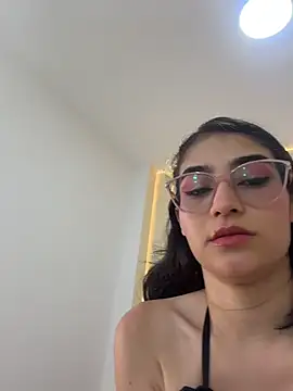 Snapshot of LunaBloon chatting on July 17, 2026, 5:18 pm LunaBloon online show from July 17, 2026, 5:18 pm