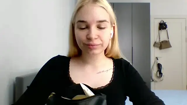 Snapshot of ReservedAmino chatting on July 9, 2026, 10:30 am ReservedAmino online show from July 9, 2026, 10:30 am