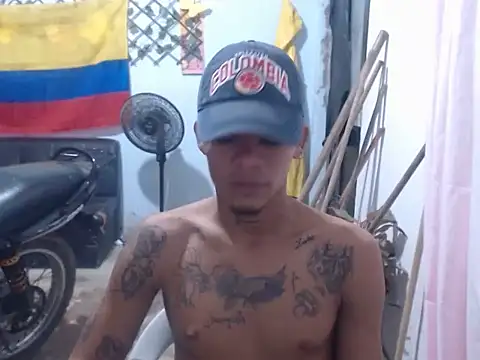 Snapshot of MASTER420TATTO chatting on July 10, 2026, 6:28 am MASTER420TATTO online show from July 10, 2026, 6:28 am