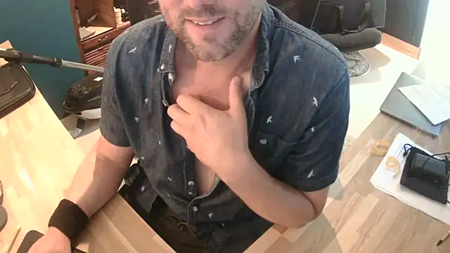Snapshot of lars_lussurioso chatting on July 9, 2026, 9:02 am lars lussurioso online show from July 9, 2026, 9:02 am