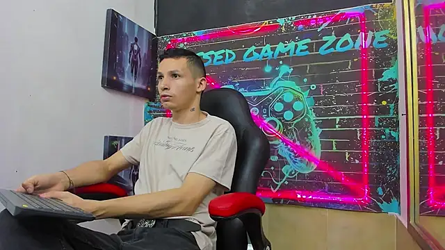 Snapshot of Isaak_Bless chatting on July 17, 2026, 3:24 am Isaak Bless online show from July 17, 2026, 3:24 am