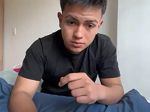 Snapshot of Santiagomg_ chatting on July 10, 2026, 6:32 pm Santiagomg online show from July 10, 2026, 6:32 pm