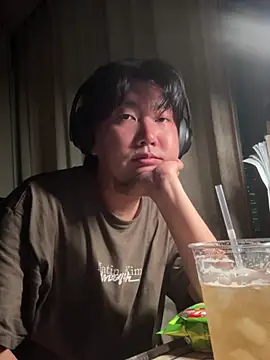 Snapshot of karuhikaru chatting on August 3, 2026, 11:48 am karuhikaru online show from August 3, 2026, 11:48 am