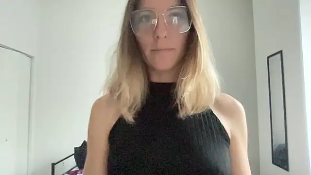 quirkyquinn online show from July 15, 2026, 4:34 pm