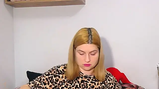 alisenties online show from February 22, 2026, 3:43 pm