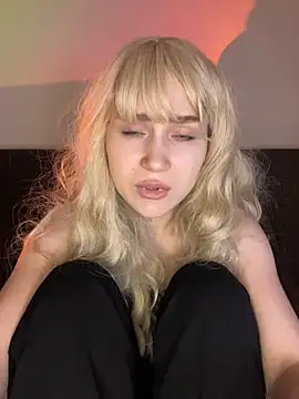 Snapshot of Charlotte_Pretty chatting on July 17, 2026, 6:13 pm Charlotte Pretty online show from July 17, 2026, 6:13 pm