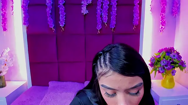 Snapshot of Lola_Hott_ chatting on July 16, 2026, 4:07 am Lola Hott online show from July 16, 2026, 4:07 am