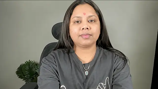 Snapshot of Varsha-ji767 chatting on July 16, 2026, 7:53 pm Varsha-ji767 online show from July 16, 2026, 7:53 pm