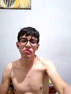Snapshot of Apologdlll chatting on July 21, 2026, 7:43 am Apologdlll online show from July 21, 2026, 7:43 am