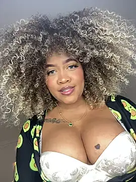 Snapshot of riri_brunnete chatting on December 8, 2024, 6:11 am riri brunnete online show from December 8, 2024, 6:11 am
