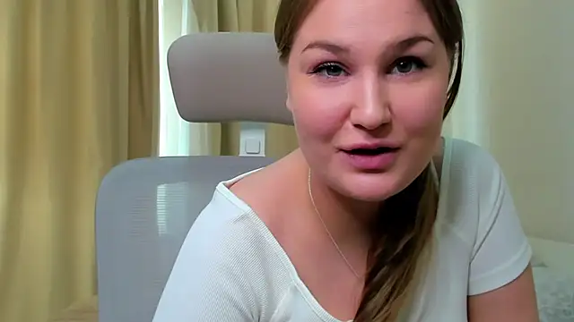 Snapshot of JennifferEwin chatting on July 25, 2026, 11:30 am JennifferEwin online show from July 25, 2026, 11:30 am