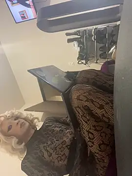xtinasissy online show from August 9, 2026, 6:07 am