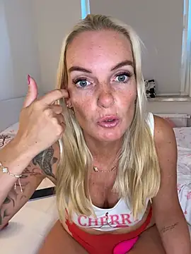 Missblondy39 online show from July 25, 2026, 5:05 am