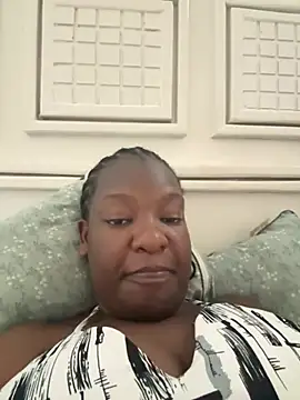 Snapshot of curvyreen chatting on August 6, 2026, 10:17 am curvyreen online show from August 6, 2026, 10:17 am