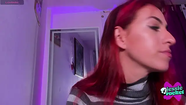 jessierocketx online show from October 28, 2025, 2:53 pm