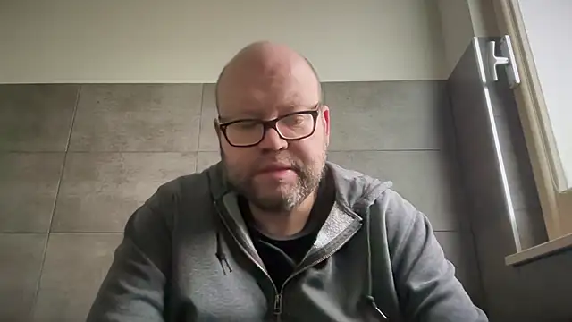 theitalianbear online show from November 4, 2025, 8:24 am