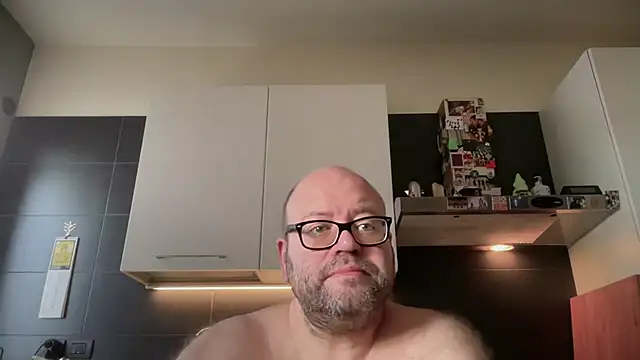 Snapshot of theitalianbear chatting on June 7, 2026, 5:00 am theitalianbear online show from June 7, 2026, 5:00 am
