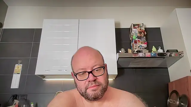 Snapshot of theitalianbear chatting on June 10, 2026, 6:34 am theitalianbear online show from June 10, 2026, 6:34 am