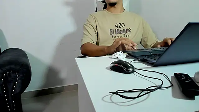Snapshot of ThreeLion7 chatting on July 25, 2026, 1:30 pm ThreeLion7 online show from July 25, 2026, 1:30 pm
