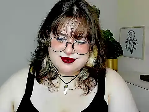 Snapshot of OpheliaLush chatting on August 4, 2026, 5:43 am OpheliaLush online show from August 4, 2026, 5:43 am
