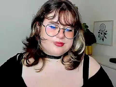 Snapshot of OpheliaLush chatting on August 5, 2026, 5:32 am OpheliaLush online show from August 5, 2026, 5:32 am