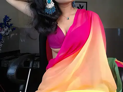Snapshot of Loving_heena chatting on July 30, 2026, 7:18 am Loving heena online show from July 30, 2026, 7:18 am