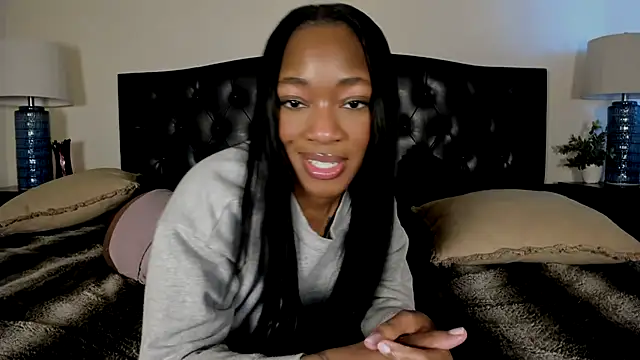 nicolesolace online show from February 13, 2026, 10:06 pm