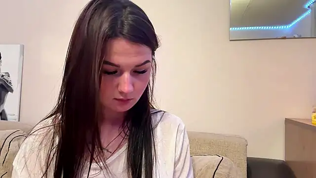 Snapshot of HalinaRozier chatting on July 30, 2026, 7:24 pm HalinaRozier online show from July 30, 2026, 7:24 pm