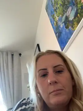 Snapshot of Elegant_Erin chatting on August 3, 2026, 11:26 am Elegant Erin online show from August 3, 2026, 11:26 am