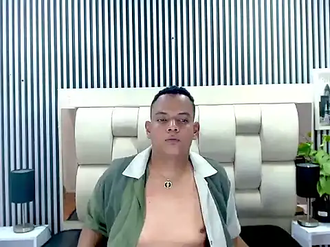Snapshot of Papi_95 chatting on August 1, 2026, 12:59 pm Papi 95 online show from August 1, 2026, 12:59 pm