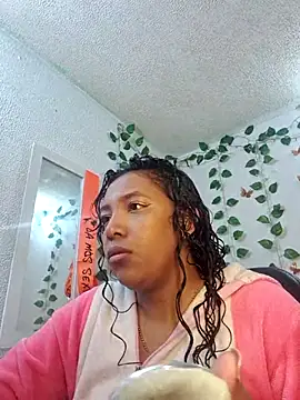 Snapshot of Emily_th chatting on August 4, 2026, 8:28 am Emily th online show from August 4, 2026, 8:28 am