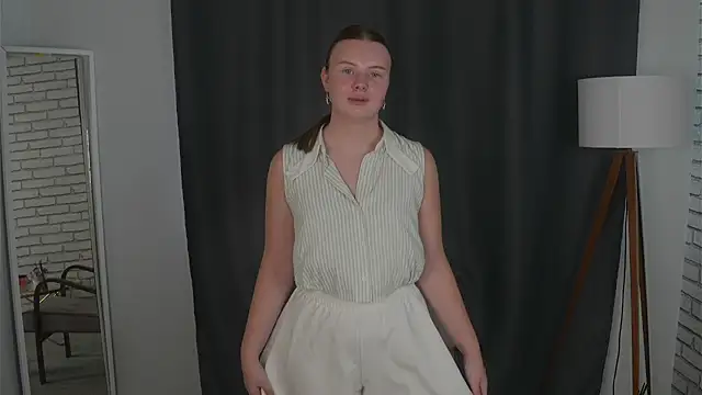 Snapshot of IsobelBoderick chatting on August 5, 2026, 5:21 am IsobelBoderick online show from August 5, 2026, 5:21 am